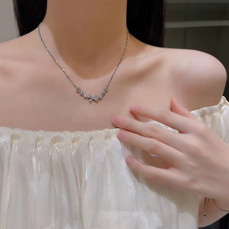 满钻蝴蝶结项链女夏小众设计感精致高级感锁骨链2026年新款潮配饰