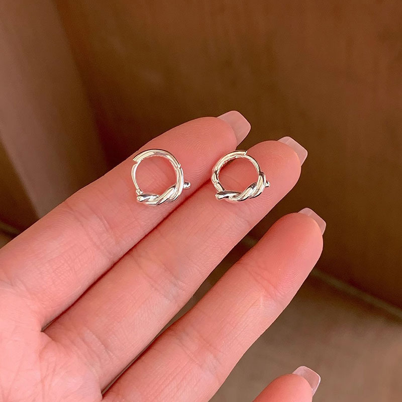 绳结素圈耳扣女ins小众通勤设计简约高级感立体光面打结耳环饰品